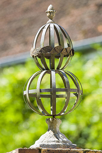 Détail du portail. © Sonia Dourlot / Région Bourgogne-Franche-Comté, Inventaire du patrimoine - 2015 Détail du portail. © Sonia Dourlot / Région Bourgogne-Franche-Comté, Inventaire du patrimoine - 2015