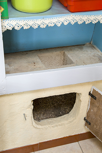 Intérieur : le potager à droite de la cheminée de la cuisine. © Sonia Dourlot / Région Bourgogne-Franche-Comté, Inventaire du patrimoine - 2015 Intérieur : le potager à droite de la cheminée de la cuisine. © Sonia Dourlot / Région Bourgogne-Franche-Comté, Inventaire du patrimoine - 2015