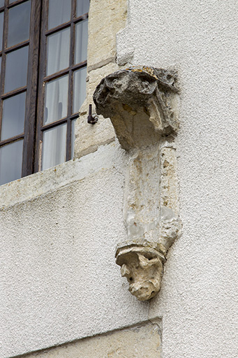 Maison 2 place Gabrielle de Salverte, détail : console. © Sonia Dourlot / Région Bourgogne-Franche-Comté, Inventaire du patrimoine - 2015 Maison 2 place Gabrielle de Salverte, détail : console. © Sonia Dourlot / Région Bourgogne-Franche-Comté, Inventaire du patrimoine - 2015