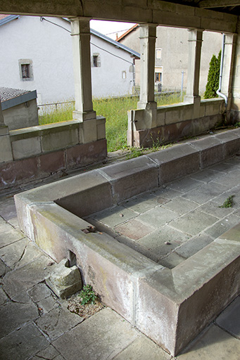 Bassin du lavoir rue Saint-Antoine. © Sonia Dourlot / Région Bourgogne-Franche-Comté, Inventaire du patrimoine - 2015