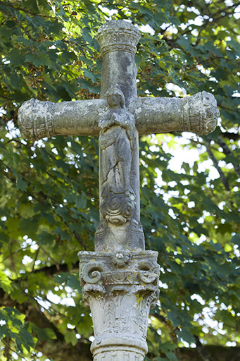 Haut de la croix avec la Vierge. © Sonia Dourlot / Région Bourgogne-Franche-Comté, Inventaire du patrimoine - 2015
