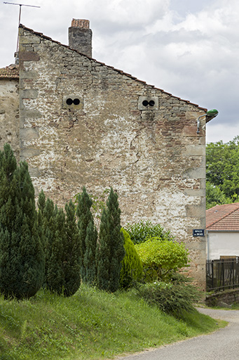 Mur pignon avec ses petits oculis. © Sonia Dourlot / Région Bourgogne-Franche-Comté, Inventaire du patrimoine - 2015