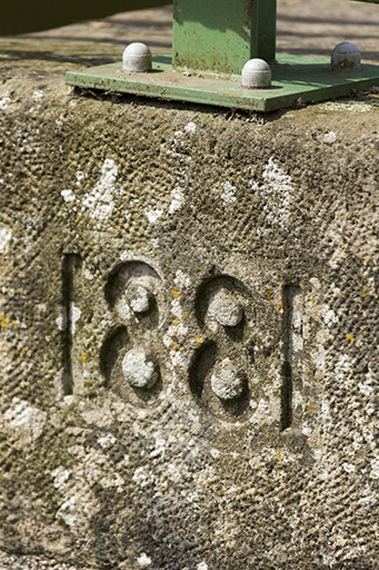 Date portée sur la construction du pont. © Sonia Dourlot / Région Bourgogne-Franche-Comté, Inventaire du patrimoine - 2015