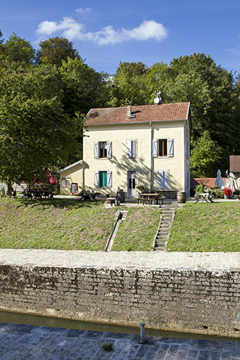 La maison du barragiste. © Sonia Dourlot / Région Bourgogne-Franche-Comté, Inventaire du patrimoine - 2015 La maison du barragiste. © Sonia Dourlot / Région Bourgogne-Franche-Comté, Inventaire du patrimoine - 2015