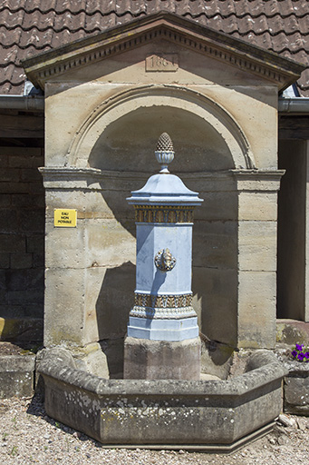 La borne fontaine. © Sonia Dourlot / Région Bourgogne-Franche-Comté, Inventaire du patrimoine - 2015