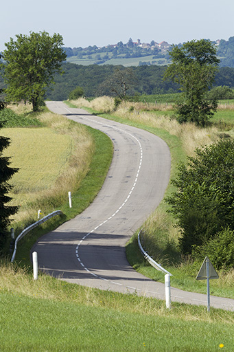 La route départementale 434.  © Sonia Dourlot / Région Bourgogne-Franche-Comté, Inventaire du patrimoine - 2015