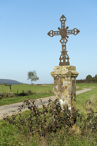 Croix de chemin. © Sonia Dourlot / Région Bourgogne-Franche-Comté, Inventaire du patrimoine - 2015