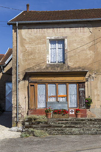 boutique © Sonia Dourlot / Région Bourgogne-Franche-Comté, Inventaire du patrimoine - 2015 boutique © Sonia Dourlot / Région Bourgogne-Franche-Comté, Inventaire du patrimoine - 2015