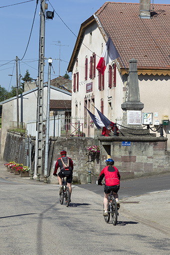 Ancienne mairie et école des garçons de la commune. © Sonia Dourlot / Région Bourgogne-Franche-Comté, Inventaire du patrimoine - 2015
