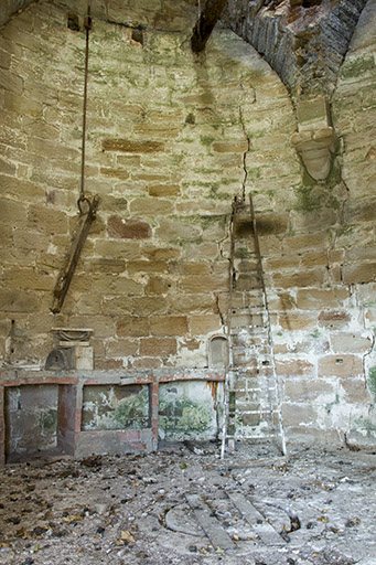 Mur circulaire du donjon. © Sonia Dourlot / Région Bourgogne-Franche-Comté, Inventaire du patrimoine - 2015