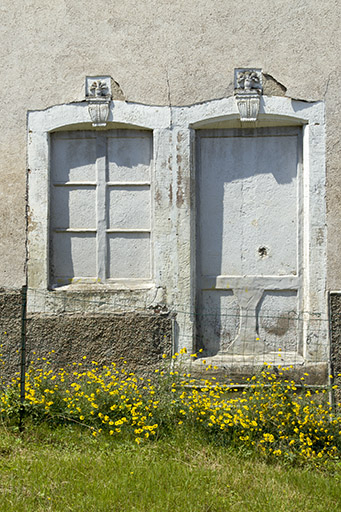 Détail de baies d'une maison d'habitation, 19 rue de la poste. © Sonia Dourlot / Région Bourgogne-Franche-Comté, Inventaire du patrimoine - 2015 Détail de baies d'une maison d'habitation, 19 rue de la poste. © Sonia Dourlot / Région Bourgogne-Franche-Comté, Inventaire du patrimoine - 2015