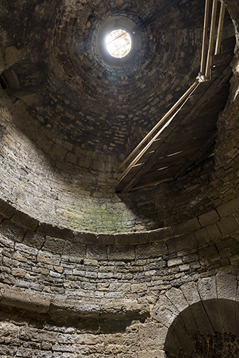 Dans la tour ouest. Vue de la partie sommitale depuis l'intérieur.  © Sonia Dourlot / Région Bourgogne-Franche-Comté, Inventaire du patrimoine - 2015