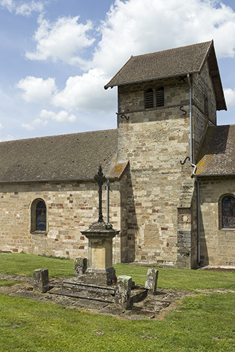 Vue de trois quart depuis le sud-est. © Sonia Dourlot / Région Bourgogne-Franche-Comté, Inventaire du patrimoine - 2015 Vue de trois quart depuis le sud-est. © Sonia Dourlot / Région Bourgogne-Franche-Comté, Inventaire du patrimoine - 2015