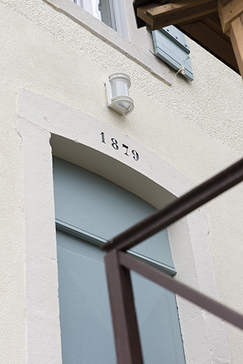 Date portée sur la maison d'éclusier. © Sonia Dourlot / Région Bourgogne-Franche-Comté, Inventaire du patrimoine - 2015 Date portée sur la maison d'éclusier. © Sonia Dourlot / Région Bourgogne-Franche-Comté, Inventaire du patrimoine - 2015