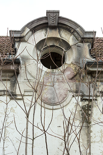 Etat en 2016. Usine A : oeil de boeuf des bureaux (extrémité orientale). © Sonia Dourlot / Région Bourgogne-Franche-Comté, Inventaire du patrimoine - 2016