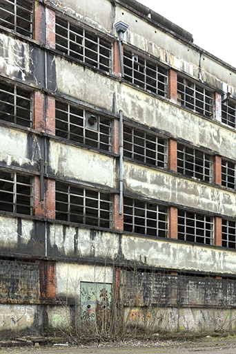 Etat en 2016. Usine A : travées de la façade nord du bâtiment de filature et tissage. © Sonia Dourlot / Région Bourgogne-Franche-Comté, Inventaire du patrimoine - 2016