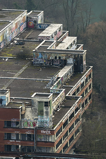 Etat en 2016. Usine A : toit des ateliers d'étirage tergal et nylon, depuis l'ouest. © Sonia Dourlot / Région Bourgogne-Franche-Comté, Inventaire du patrimoine - 2016