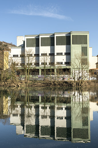 Etat en 2016. Usine B : façade sur le Doubs des ateliers d'étirage tergal et d'ourdissage. © Sonia Dourlot / Région Bourgogne-Franche-Comté, Inventaire du patrimoine - 2016