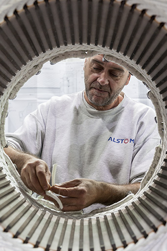 Atelier de bobinage. Montage des barres de cuivre. © Jérôme Mongreville / Région Bourgogne-Franche-Comté, Inventaire du patrimoine - 2016