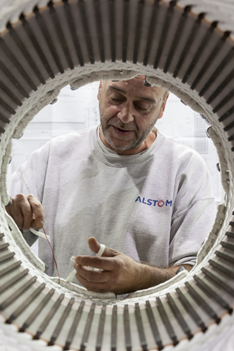 Atelier de bobinage. Montage des barres de cuivre. © Jérôme Mongreville / Région Bourgogne-Franche-Comté, Inventaire du patrimoine - 2016