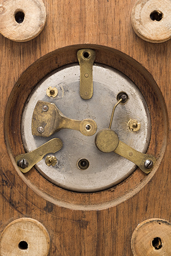 Face inférieure, clochette enlevée. © Sonia Dourlot / Région Bourgogne-Franche-Comté, Inventaire du patrimoine - 2016