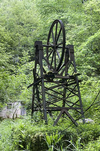 Support métallique (amont) de la transmission par câble. © Jérôme Mongreville / Région Bourgogne-Franche-Comté, Inventaire du patrimoine - 2016
