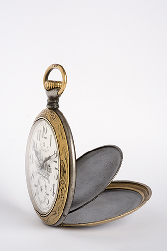 Vue de profil, fond et cuvette ouverts. © Sonia Dourlot / Région Bourgogne-Franche-Comté, Inventaire du patrimoine - 2016