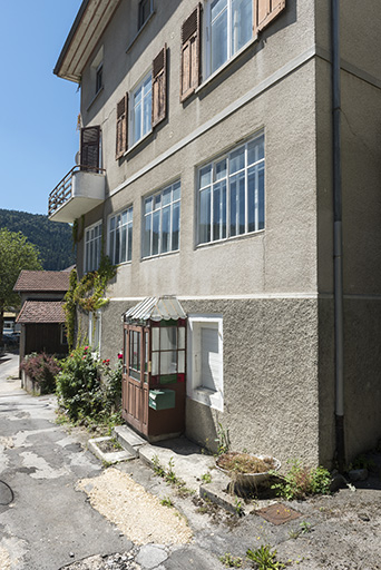 Façade antérieure (rue du Doubs), vue en enfilade : baies d'atelier. © Sonia Dourlot / Région Bourgogne-Franche-Comté, Inventaire du patrimoine - 2016 Façade antérieure (rue du Doubs), vue en enfilade : baies d'atelier. © Sonia Dourlot / Région Bourgogne-Franche-Comté, Inventaire du patrimoine - 2016