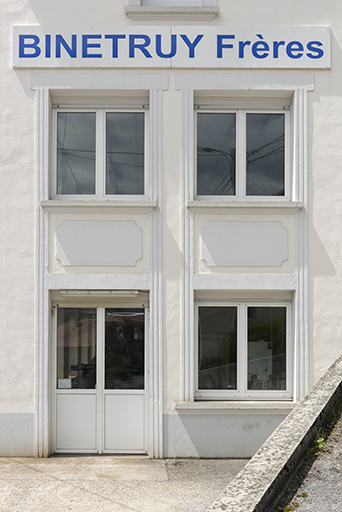 Bâtiments rue de l'Horlogerie : deux premiers niveaux de la façade latérale est. © Sonia Dourlot / Région Bourgogne-Franche-Comté, Inventaire du patrimoine - 2016 Bâtiments rue de l'Horlogerie : deux premiers niveaux de la façade latérale est. © Sonia Dourlot / Région Bourgogne-Franche-Comté, Inventaire du patrimoine - 2016
