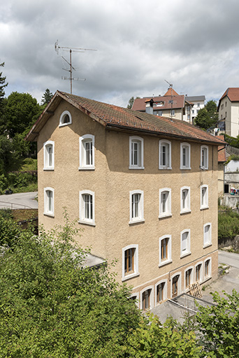 Façades postérieure et latérale droite. © Sonia Dourlot / Région Bourgogne-Franche-Comté, Inventaire du patrimoine - 2016 Façades postérieure et latérale droite. © Sonia Dourlot / Région Bourgogne-Franche-Comté, Inventaire du patrimoine - 2016