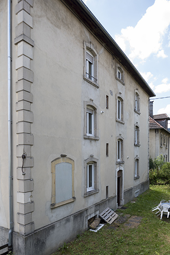 Façade postérieure, de trois quarts gauche. © Sonia Dourlot / Région Bourgogne-Franche-Comté, Inventaire du patrimoine - 2016