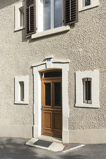 Façade antérieure : entrée. © Sonia Dourlot / Région Bourgogne-Franche-Comté, Inventaire du patrimoine - 2016 Façade antérieure : entrée. © Sonia Dourlot / Région Bourgogne-Franche-Comté, Inventaire du patrimoine - 2016