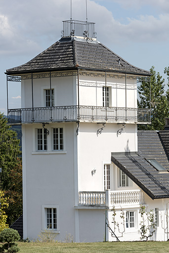 Tour, vue du nord-ouest. © Sonia Dourlot / Région Bourgogne-Franche-Comté, Inventaire du patrimoine - 2016