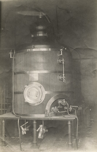 Alambic (distillation d'absinthe), photogr., s.n., s.d. [début 20e siècle]. © Gilbert Poinsot / Région Bourgogne-Franche-Comté, Inventaire du patrimoine - 2016