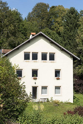 Façade latérale droite. © Sonia Dourlot / Région Bourgogne-Franche-Comté, Inventaire du patrimoine - 2016 Façade latérale droite. © Sonia Dourlot / Région Bourgogne-Franche-Comté, Inventaire du patrimoine - 2016
