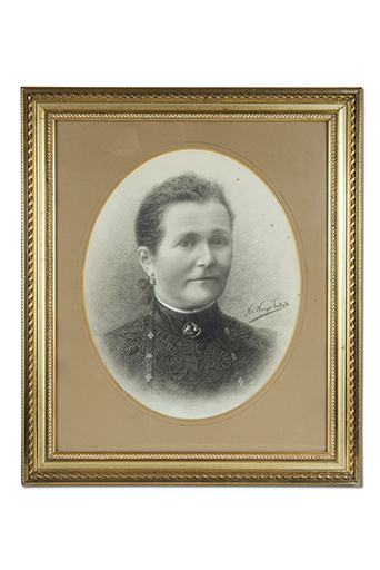 Portrait de Clara Marguier. © Sonia Dourlot / Région Bourgogne-Franche-Comté, Inventaire du patrimoine - 2016