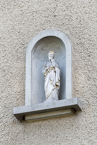 Façade postérieure : statue de saint Joseph avec l'Enfant Jésus. © Sonia Dourlot / Région Bourgogne-Franche-Comté, Inventaire du patrimoine - 2016 Façade postérieure : statue de saint Joseph avec l'Enfant Jésus. © Sonia Dourlot / Région Bourgogne-Franche-Comté, Inventaire du patrimoine - 2016