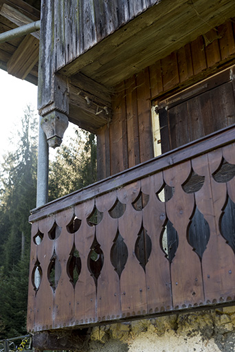 Façade postérieure : détail du garde-corps. © Sonia Dourlot / Région Bourgogne-Franche-Comté, Inventaire du patrimoine - 2016