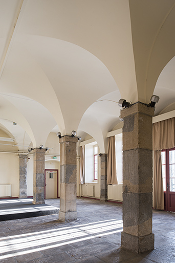 Rez-de-chaussée, partie gauche : piliers de la pièce voûtée. © Jérôme Mongreville / Région Bourgogne-Franche-Comté, Inventaire du patrimoine - 2016 Rez-de-chaussée, partie gauche : piliers de la pièce voûtée. © Jérôme Mongreville / Région Bourgogne-Franche-Comté, Inventaire du patrimoine - 2016