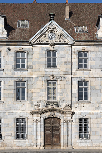 Avant-corps central. © Jérôme Mongreville / Région Bourgogne-Franche-Comté, Inventaire du patrimoine - 2016 Avant-corps central. © Jérôme Mongreville / Région Bourgogne-Franche-Comté, Inventaire du patrimoine - 2016