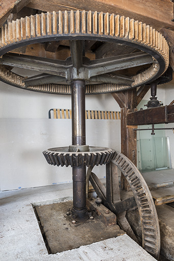 Beffroi des meules (est) et système de transmission par engrenages. © Jérôme Mongreville / Région Bourgogne-Franche-Comté, Inventaire du patrimoine - 2016