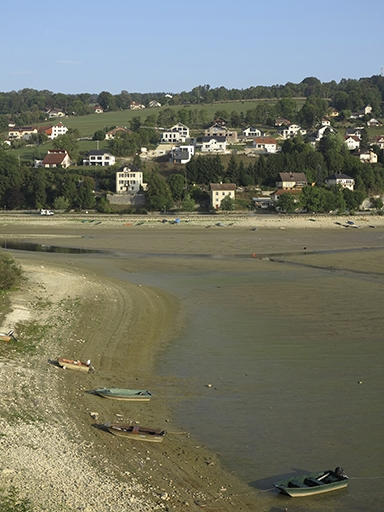 Vue d'ensemble de Chaillexon depuis les Pargots, le 14 septembre 2016 (lac asséché). © Laurent Poupard / Région Bourgogne-Franche-Comté, Inventaire du patrimoine - 2016