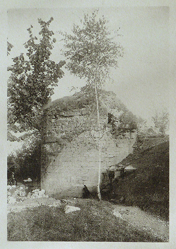 Photographie de Vedastus : les ruines de Demangevelle. Août 1890. © Sonia Dourlot (reproduction), Gaston Landreville de / Région Bourgogne-Franche-Comté, Inventaire du patrimoine - 2016