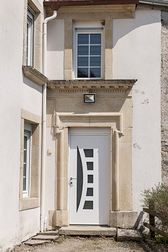 Détail du décor de l'entrée, partie habitation. © Jérôme Mongreville / Région Bourgogne-Franche-Comté, Inventaire du patrimoine - 2016 Détail du décor de l'entrée, partie habitation. © Jérôme Mongreville / Région Bourgogne-Franche-Comté, Inventaire du patrimoine - 2016