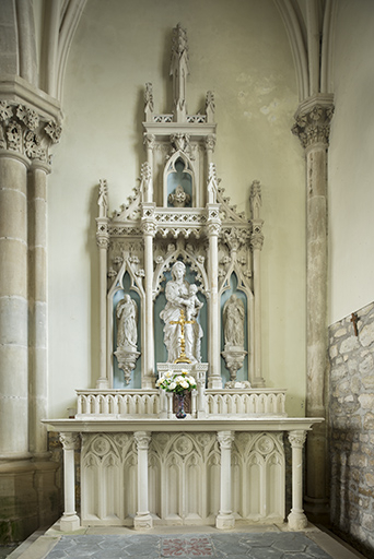 Vue générale de l'autel-retable latéral droit. © Sonia Dourlot / Région Bourgogne-Franche-Comté, Inventaire du patrimoine - 2016 Vue générale de l'autel-retable latéral droit. © Sonia Dourlot / Région Bourgogne-Franche-Comté, Inventaire du patrimoine - 2016