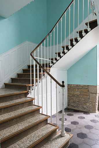 Escalier intérieur, côté nord. © Sonia Dourlot / Région Bourgogne-Franche-Comté, Inventaire du patrimoine - 2016 Escalier intérieur, côté nord. © Sonia Dourlot / Région Bourgogne-Franche-Comté, Inventaire du patrimoine - 2016