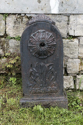 borne fontaine © Sonia Dourlot / Région Bourgogne-Franche-Comté, Inventaire du patrimoine - 2016 borne fontaine © Sonia Dourlot / Région Bourgogne-Franche-Comté, Inventaire du patrimoine - 2016