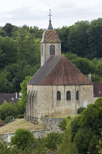 Vue de l'abside depuis la colline du couvent de minimes. © Sonia Dourlot / Région Bourgogne-Franche-Comté, Inventaire du patrimoine - 2016 Vue de l'abside depuis la colline du couvent de minimes. © Sonia Dourlot / Région Bourgogne-Franche-Comté, Inventaire du patrimoine - 2016