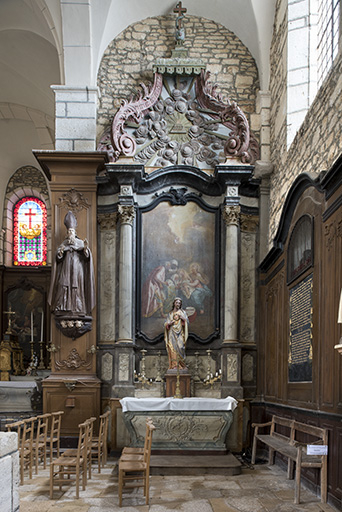 Vue générale de l'autel-retable latéral sud. © Sonia Dourlot / Région Bourgogne-Franche-Comté, Inventaire du patrimoine - 2016 Vue générale de l'autel-retable latéral sud. © Sonia Dourlot / Région Bourgogne-Franche-Comté, Inventaire du patrimoine - 2016