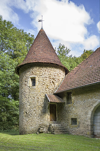 La tour à l'angle nord-est du cuvage. © Sonia Dourlot / Région Bourgogne-Franche-Comté, Inventaire du patrimoine - 2016